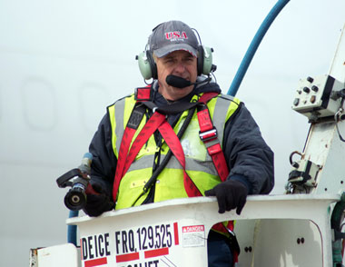 Headsets to streamline deicing